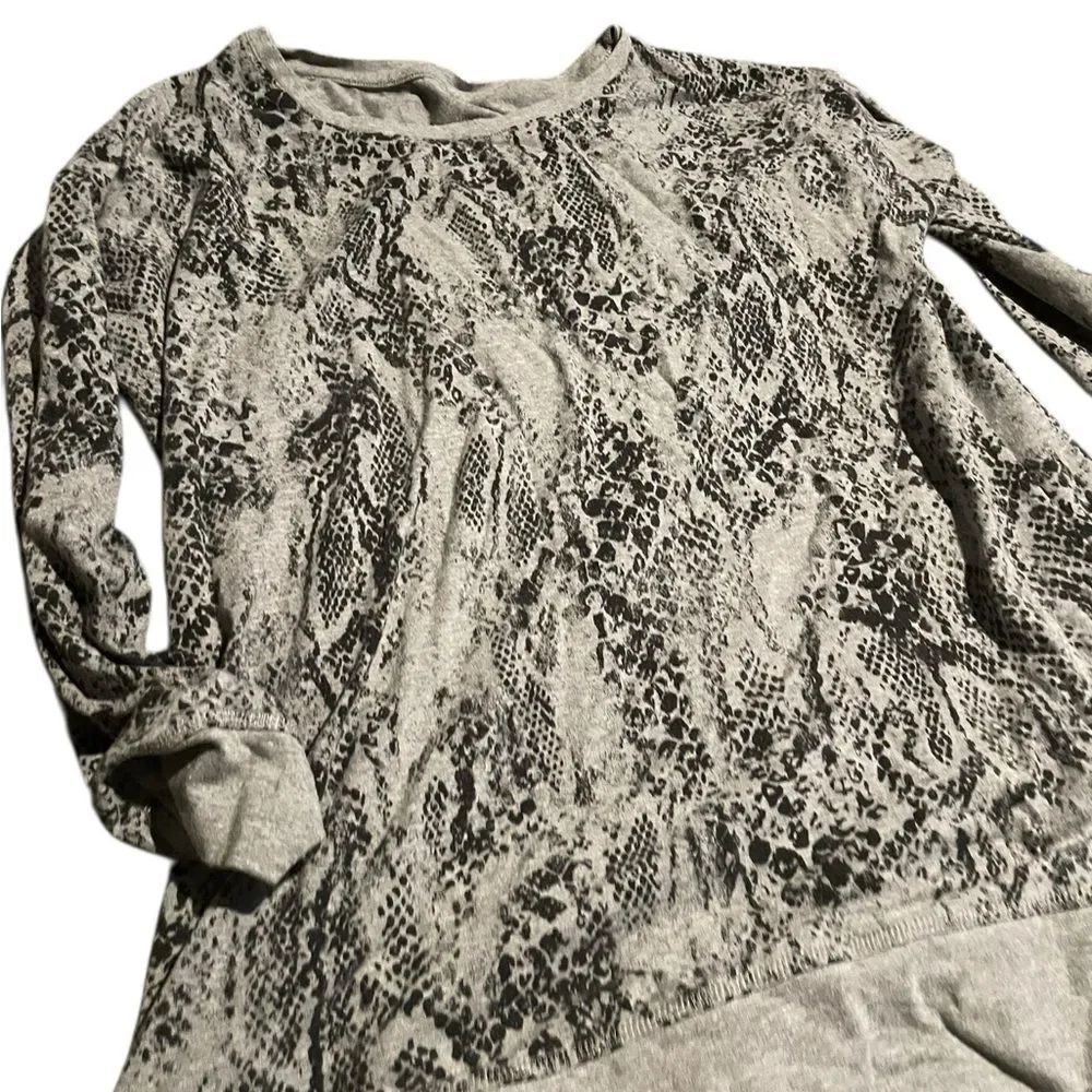 Kim Rogers Grey Snake-Print Pullover Sweatshirt